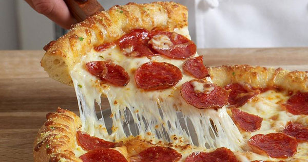 Escalan Pizza Hut apropiándose de dinero en efectivo y computadora